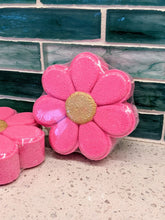 Load image into Gallery viewer, Pink Petals Flower Bath Bomb